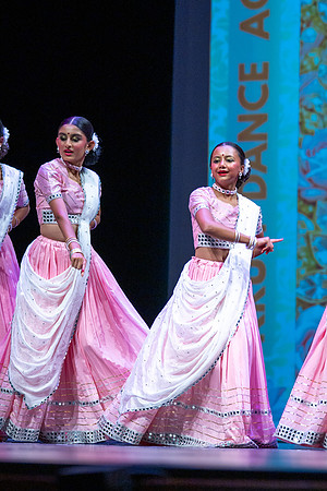 1161-Kruthi-Shagun-Show1_VV205038