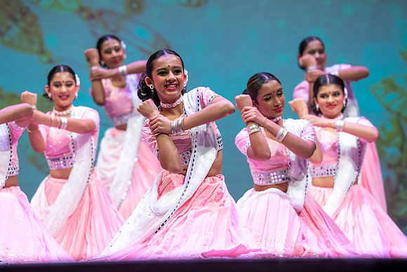 1187-Kruthi-Shagun-Show1_CA209562-2