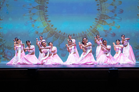 1191-Kruthi-Shagun-Show1__VV19024