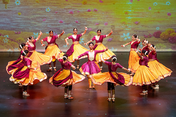 27-Kruthi-Shagun-Show2__DSC7994