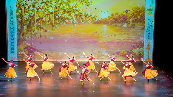 33-Kruthi-Shagun-Show2__DSC8009
