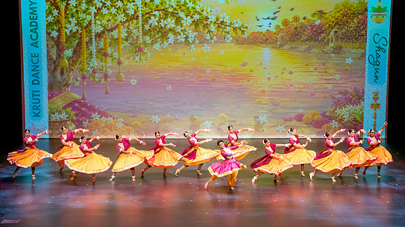 35-Kruthi-Shagun-Show2__DSC8013