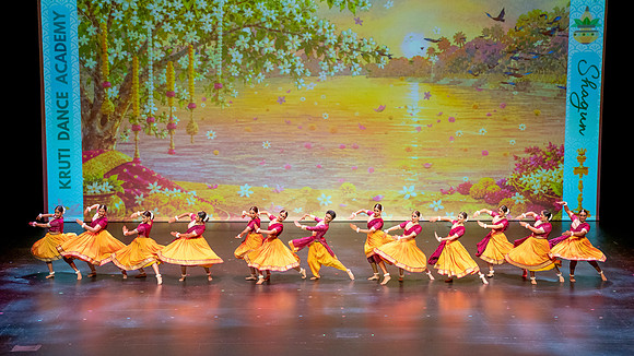 37-Kruthi-Shagun-Show2__DSC8014