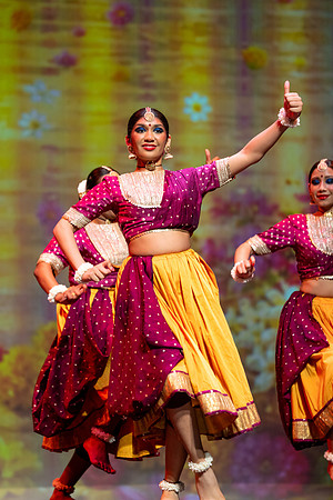 51-Kruthi-Shagun-Show2_VV206246