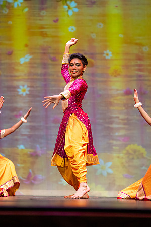 72-Kruthi-Shagun-Show2_VV206257