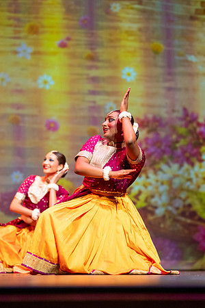 76-Kruthi-Shagun-Show2_VV206268