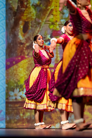82-Kruthi-Shagun-Show2_VV206288