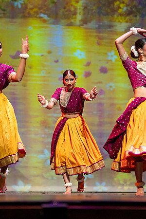 85-Kruthi-Shagun-Show2_VV206300