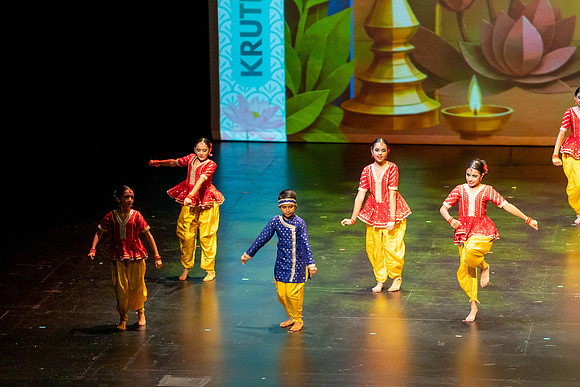 114-Kruthi-Shagun-Show2__DSC8187