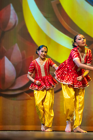 140-Kruthi-Shagun-Show2_VV206350