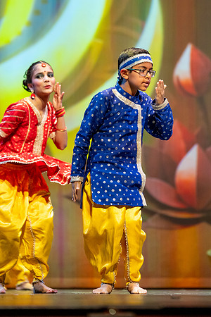 151-Kruthi-Shagun-Show2_VV206388