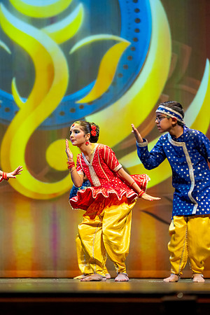 149-Kruthi-Shagun-Show2_VV206385