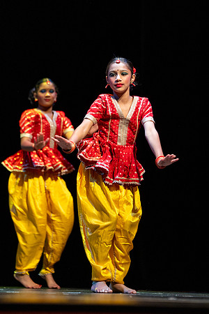 154-Kruthi-Shagun-Show2_VV206396