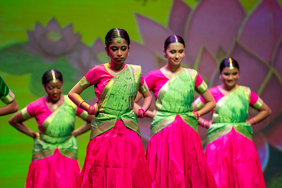175-Kruthi-Shagun-Show2_CA200119