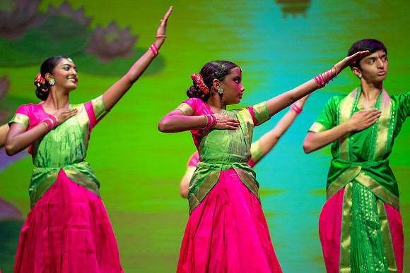 180-Kruthi-Shagun-Show2_CA200120