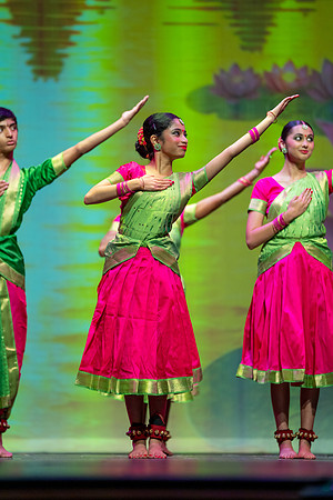 179-Kruthi-Shagun-Show2_VV206437