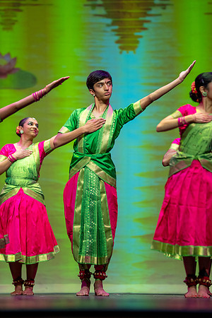 178-Kruthi-Shagun-Show2_VV206435