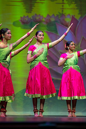 181-Kruthi-Shagun-Show2_VV206439