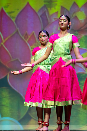 191-Kruthi-Shagun-Show2_VV206451