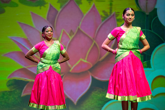 196-Kruthi-Shagun-Show2_CA200123-2