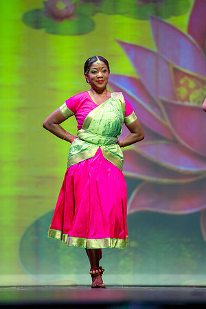 193-Kruthi-Shagun-Show2_VV206453