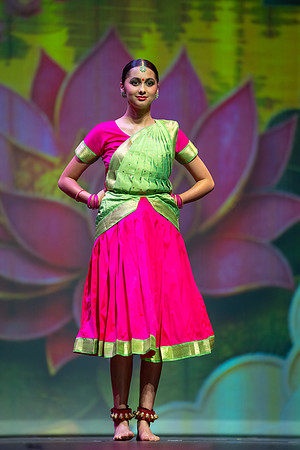 195-Kruthi-Shagun-Show2_VV206456