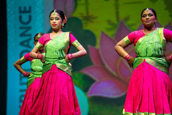203-Kruthi-Shagun-Show2_CA200128