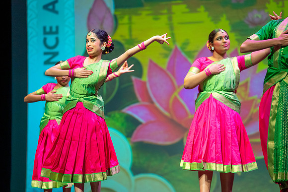 206-Kruthi-Shagun-Show2_CA200132-2