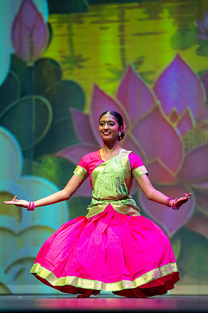 201-Kruthi-Shagun-Show2_VV206470