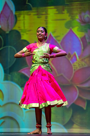 200-Kruthi-Shagun-Show2_VV206468