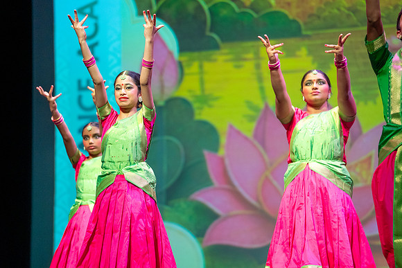 210-Kruthi-Shagun-Show2_CA200135-2