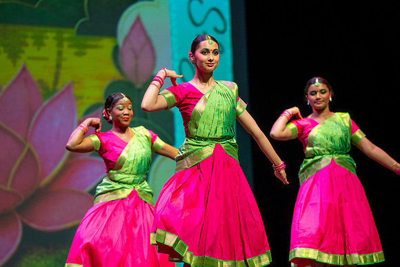 214-Kruthi-Shagun-Show2_CA200138-2