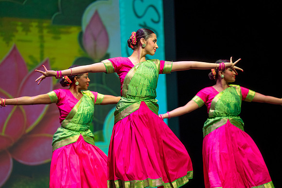 213-Kruthi-Shagun-Show2_CA200137-2