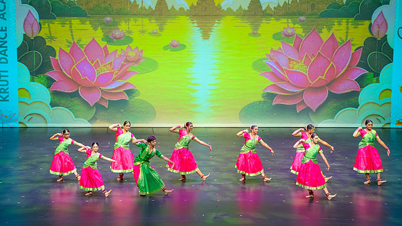 215-Kruthi-Shagun-Show2__DSC8311