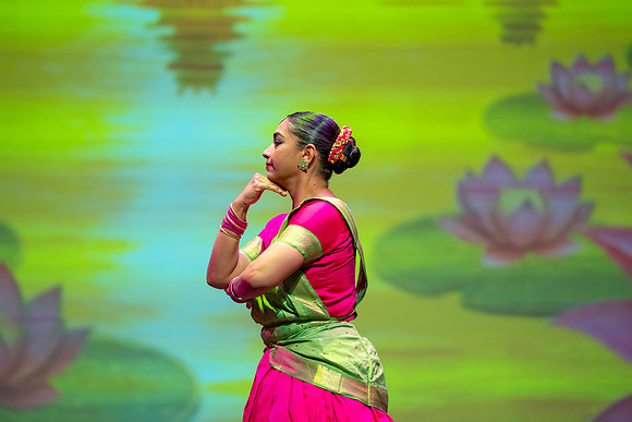 217-Kruthi-Shagun-Show2_VV206481