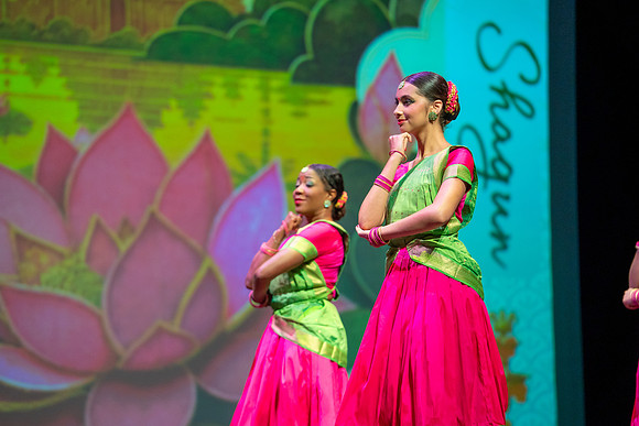 219-Kruthi-Shagun-Show2_CA200142-2