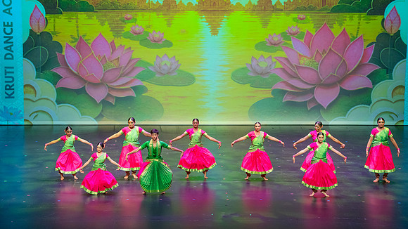220-Kruthi-Shagun-Show2__DSC8316