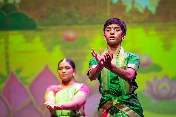 223-Kruthi-Shagun-Show2_CA200147