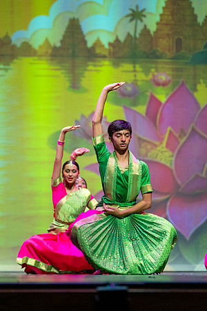 226-Kruthi-Shagun-Show2_VV206496