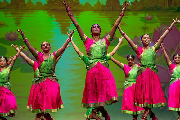 230-Kruthi-Shagun-Show2_CA200153-2