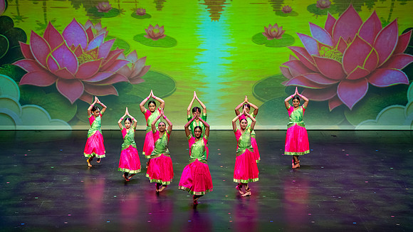 232-Kruthi-Shagun-Show2__DSC8351