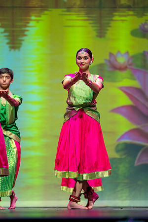237-Kruthi-Shagun-Show2_VV206513