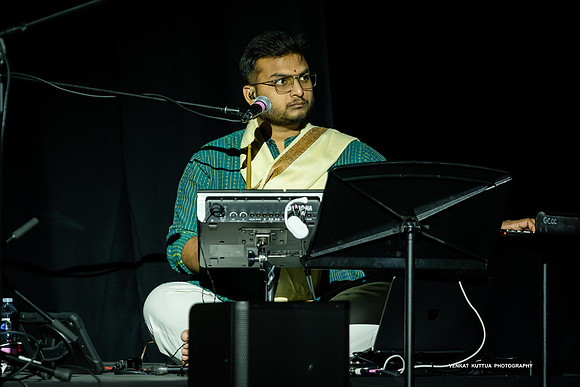 48-Radha_VV205588