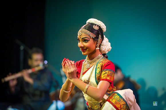 Dharshana_D3S3824